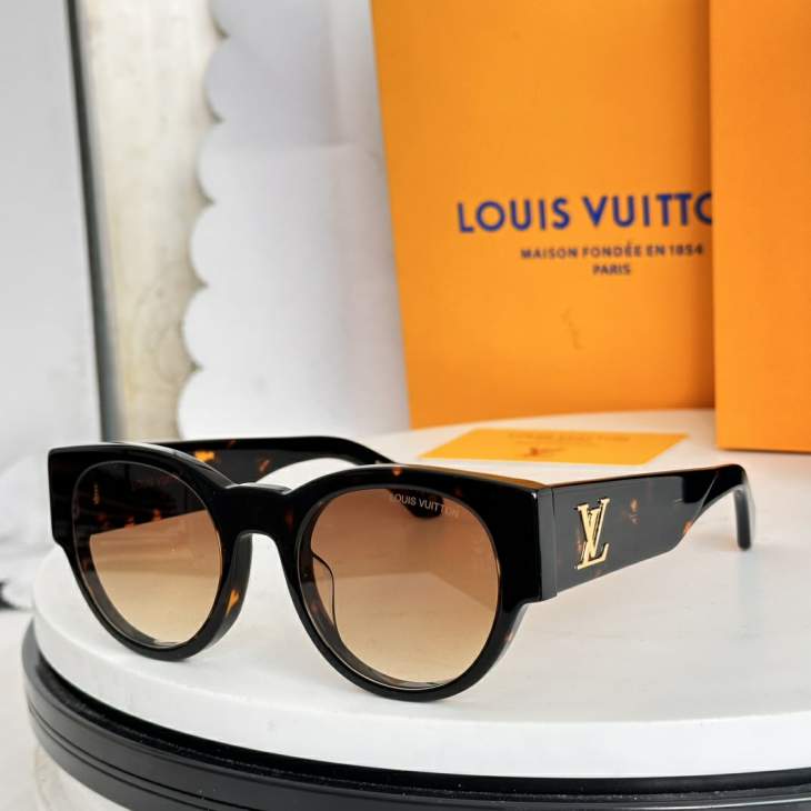Picture of Louis Vuitton Sunglasses _SKUfw77169831fw